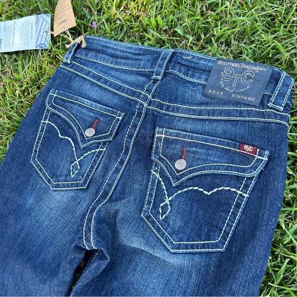 BOOTHEEL TRADING COM. Fontana Women’s size 27x32 Distressed Bootcut Jeans NEW! - Picture 1 of 10